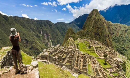 safety tips for solo travelers